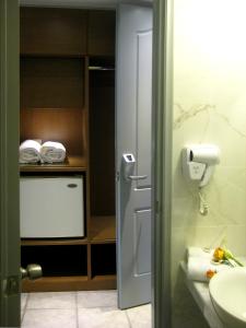 Koupelna v ubytování Achilles Hotel