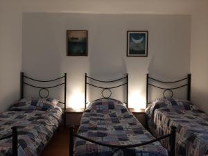 A bed or beds in a room at La Maison de Joanna 2