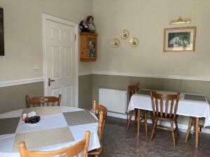 A restaurant or other place to eat at Steeple View B&B Guesthouse Donegal - Newly renovated in 2023