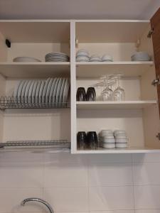 A kitchen or kitchenette at La Maison de Joanna 2