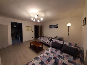 A bed or beds in a room at La Maison de Joanna 2