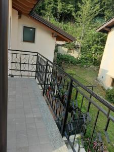 A balcony or terrace at La Maison de Joanna 2