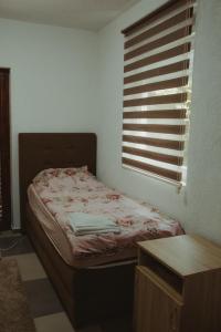 Un pat sau paturi într-o cameră la Apartment Silence