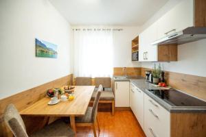 Kuchyň nebo kuchyňský kout v ubytování Ferienwohnung am Kalterer See in Südtirol + 5 fotografií