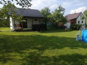 Aed väljaspool majutusasutust Chatka u Horalíků