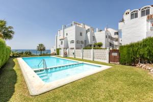 Bazén v ubytovaní Front Sea View Penthouse alebo v jeho blízkosti