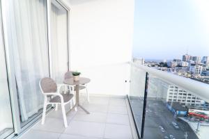 Ein Balkon oder eine Terrasse in der Unterkunft Apartamento S1401 en Downtown Santo Domingo
