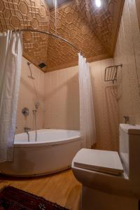 Koupelna v ubytování Khilona luxury Heritage Houseboats