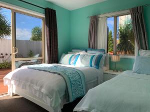 A bed or beds in a room at Amazing Seaview House