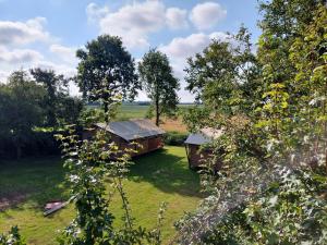 Glamping Essenhof外面的花园