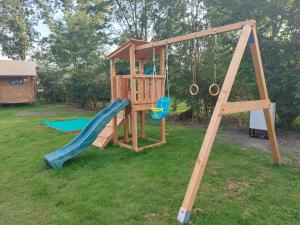 Glamping Essenhof的儿童游玩区