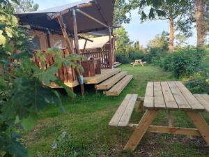 Glamping Essenhof外面的花园