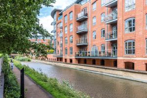 Gallery image of Modern 2 Bedroom Apartment in popular Jericho !!! in Oxford