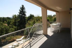 Imagen de la galería de Appartement Le Saint Nazaire - Les Balcons de la Cité, en Carcassonne