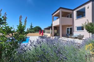 Vonkajšia záhrada v ubytovaní Villa Pascal