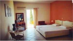 A bed or beds in a room at Miloni Studios