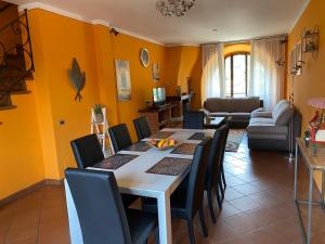 a dining room with a table and chairs at Casa Elvy Al Lago in Cannobio