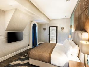 Postel nebo postele na pokoji v ubytování InterContinental Baku by IHG