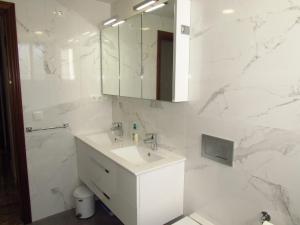 A bathroom at MANANTIAL Még 27 kép