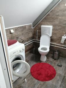 Koupelna v ubytování Apartmani Studio + 37 fotografií