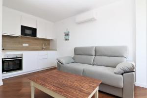 a living room with a couch and a table at Piscis 12-2 in Benidorm