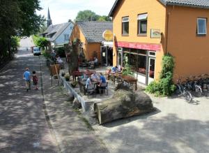 a group of people sitting at tables outside of a building at Waard van Kekerdom in Kekerdom