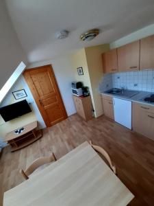 Kuchnia lub aneks kuchenny w obiekcie Schilcherweinbau Vollmaier vlg. Wieser