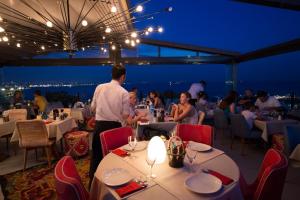 Restaurant o un lloc per menjar a Tria Hotel Istanbul-Special Category