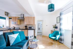 Köök või kööginurk majutusasutuses Stylish Chester City Centre apartment by 53 Degrees Property, Ideal for Couples & Business Professionals - Sleeps 4