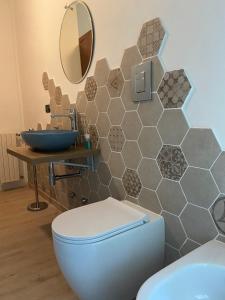 a bathroom with a toilet and a sink at GIOTTO Guesthouse in Due Carrare