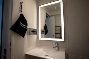The Originals City Hôtel Bordeaux Porte du Bassin的一间浴室