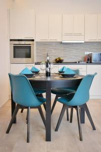 Η κουζίνα ή μικρή κουζίνα στο NETTA APARTMAN