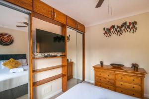 Televízia a/alebo spoločenská miestnosť v ubytovaní Harmony House- Impeccable 4-Bed in Derby