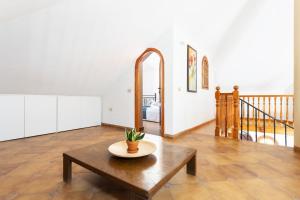 Zdjęcie z galerii obiektu Casa Platano - Private pool - Ocean View - BBQ - Garden - Terrace - Free Wifi - Child & Pet-Friendly - 4 bedrooms - 8 people w mieście Poris de Abona
