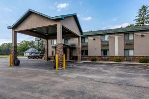 a hotel with a parking lot in front of it at Quality Inn & Suites Marinette in Marinette