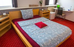 Postel nebo postele na pokoji v ubytování Hotel Garni am Eckernweg