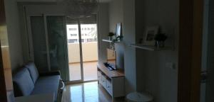 TV a/nebo společenská místnost v ubytování RESIDENCIAL LAS PALMERAS