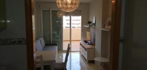 TV a/nebo společenská místnost v ubytování RESIDENCIAL LAS PALMERAS