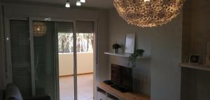 TV a/nebo společenská místnost v ubytování RESIDENCIAL LAS PALMERAS