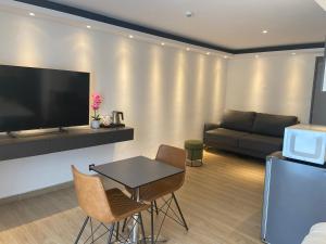 TV/trung tâm giải trí tại Hôtel Select - Réunion