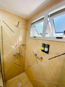 Koupelna v ubytování AVEMAR Apart Hotel + 37 fotografií