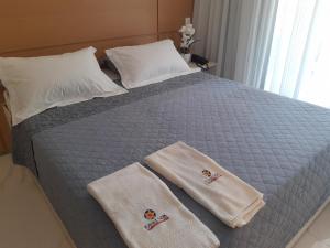 En eller flere senge i et værelse på Marulhos Resort Studio Master