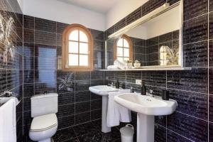 Łazienka w obiekcie Casa Platano - Private pool - Ocean View - BBQ - Garden - Terrace - Free Wifi - Child & Pet-Friendly - 4 bedrooms - 8 people