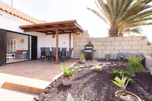 Ogród w obiekcie Casa Platano - Private pool - Ocean View - BBQ - Garden - Terrace - Free Wifi - Child & Pet-Friendly - 4 bedrooms - 8 people