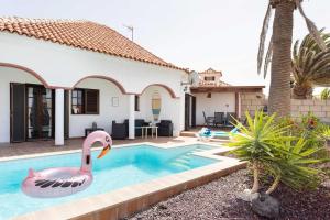 Basen w obiekcie Casa Platano - Private pool - Ocean View - BBQ - Garden - Terrace - Free Wifi - Child & Pet-Friendly - 4 bedrooms - 8 people lub w pobliżu