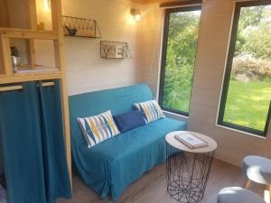 Kuchyň nebo kuchyňský kout v ubytování INSOLITE La Tiny House du Lutin Many et son Bain Nordique