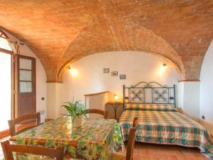 Posteľ alebo postele v izbe v ubytovaní Apartment Stregaia-3 by Interhome