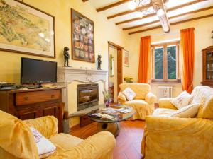 Televisyen dan/atau pusat hiburan di Holiday Home L'Antica Chiesa by Interhome