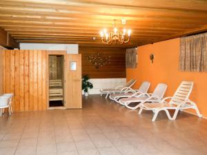 een kamer met een stapel stoelen en een kroonluchter bij Apartment Haupthaus Schönblick - SVH118 by Interhome in San Valentino alla Muta