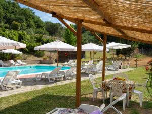 Bazén v ubytování Holiday Home Vigna La Corte-4 by Interhome nebo v jeho okolí